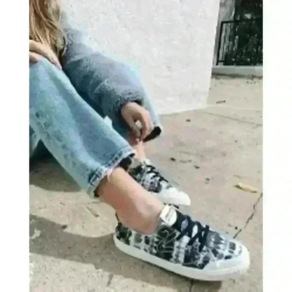 TRETORN Women's Meg Slip On Sneakers in Shibori Navy Size 8.5 New! - Picture 1 of 10